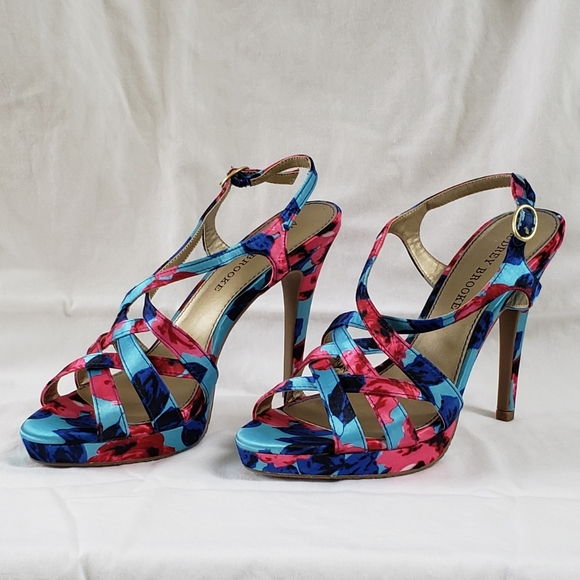 Audrey Brooke Shoes - Audrey Brooke Heels in Stunning Floral, Size 8M